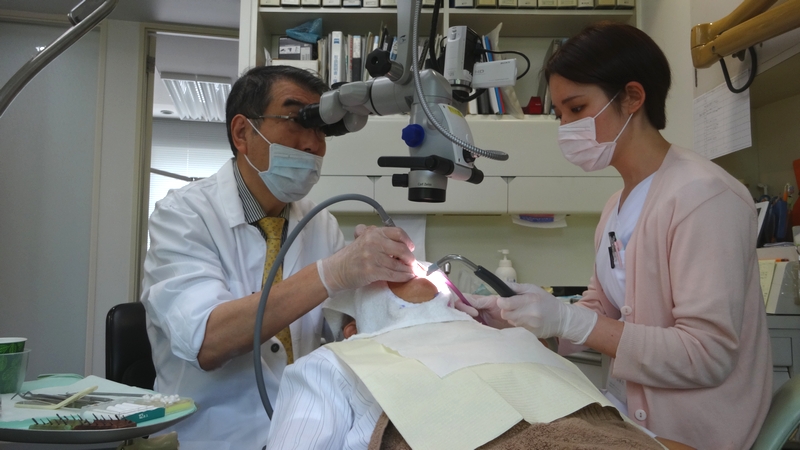 横浜山手デンタルクリニック 手術用顕微鏡を使用した治療
